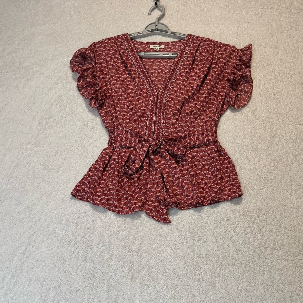 Max studio peplum short ruffle sleeves tie front top Size Large multicolor